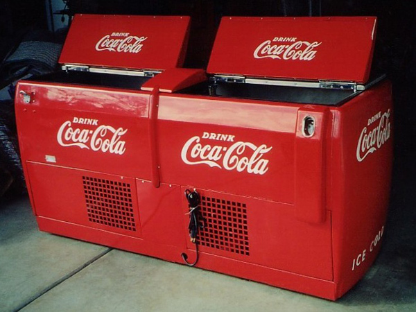 1947 Coca-Cola Double-Compartment Water Circulating Chest