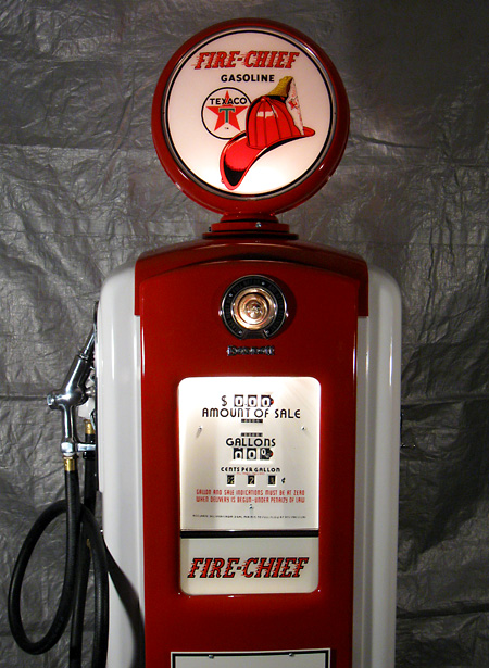 Bennett 700 Firechief Gas Pump - Illuminated
